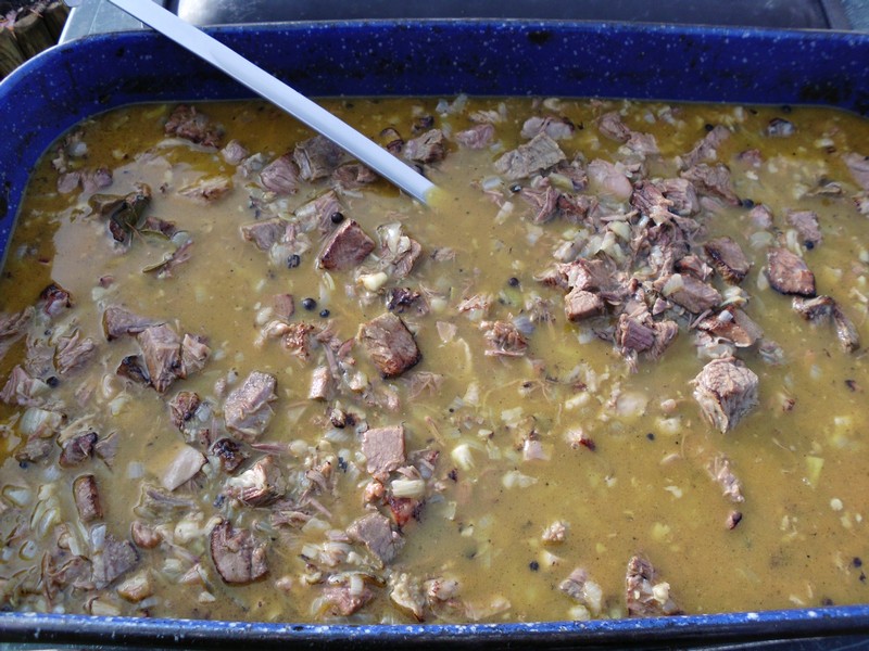 Brühe auffüllen und mit Brot genießen...