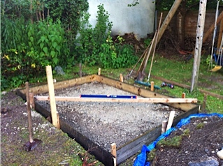 Schalung für Betonfundament erstellt.