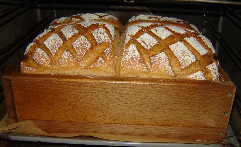 Holzbackrahmenbrot03.jpg