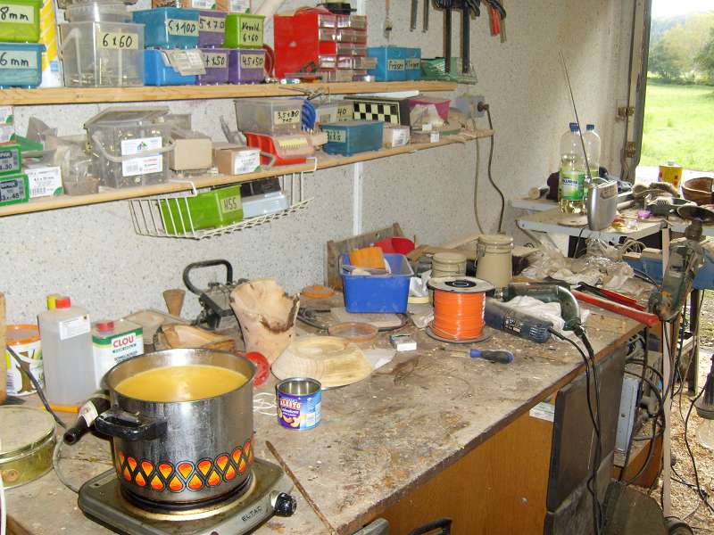 Bienenwachskerzen mache ich auch