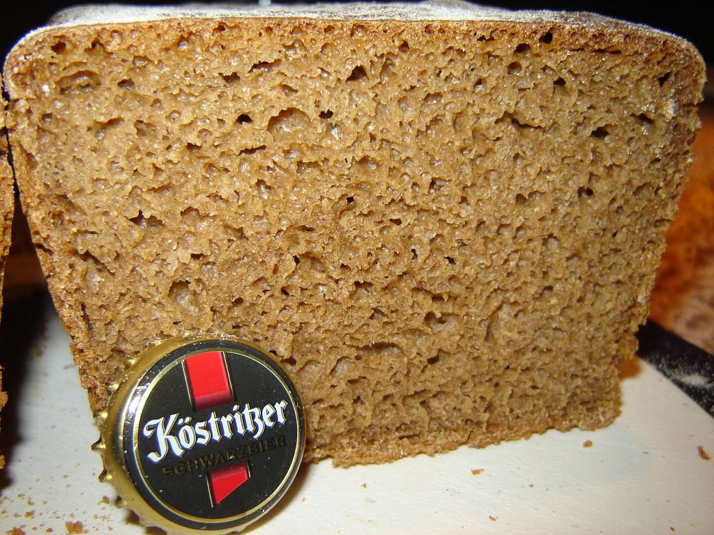 Umberto vs. Steini - Schwarzbierbrotvergleich.jpg