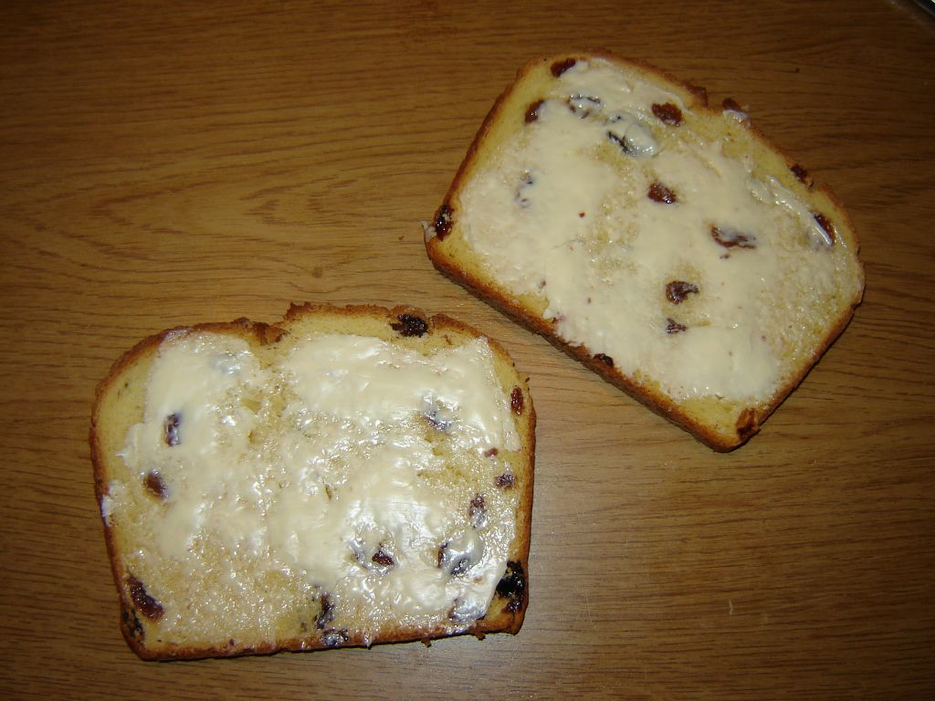 Maisbrot mit Rosinen 23.jpg