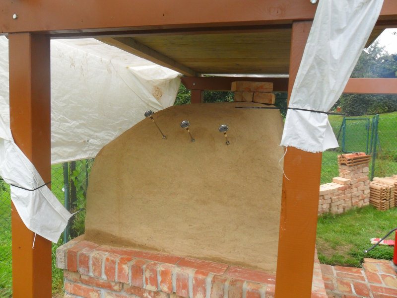 Auch von der Seite gab es ein Problem. Und es wurde noch schlimmer, üble Tropflöcher. Leider habe ich dann keine Zeit mehr gehabt zu fotografieren ---- musste den Ofen retten.