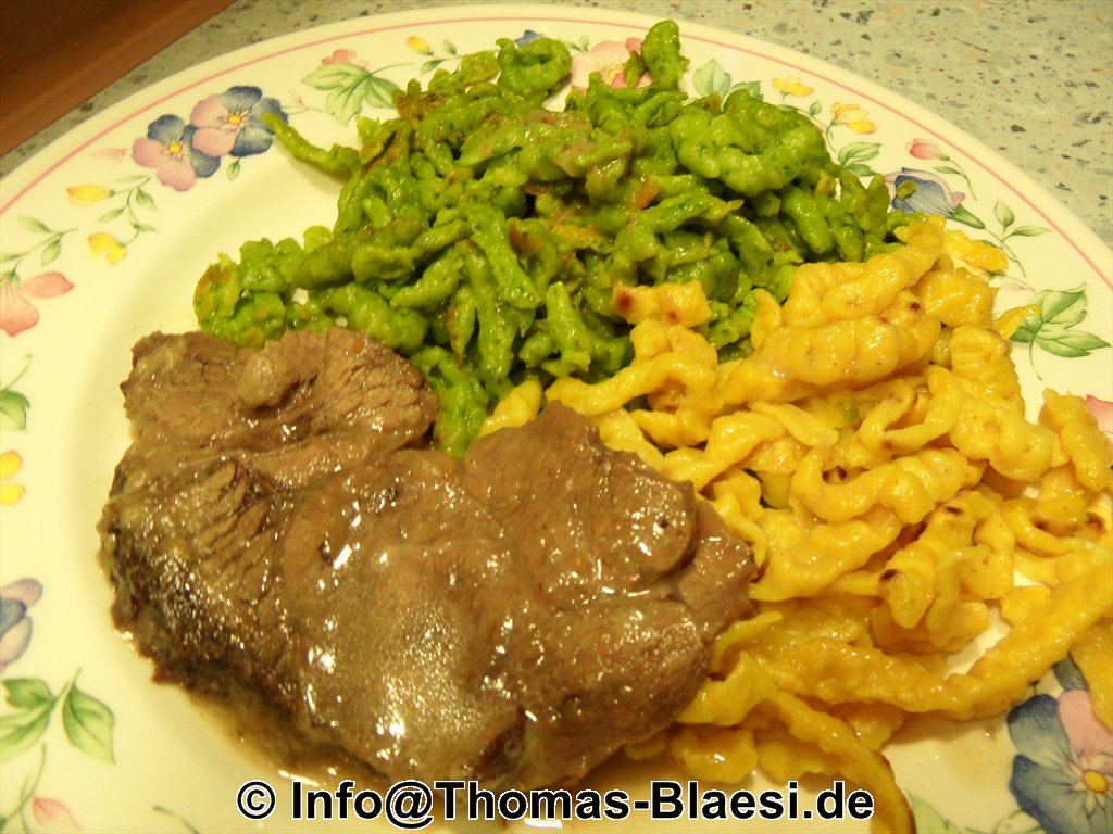 Sauerbraten mit zweierlei Spätzle