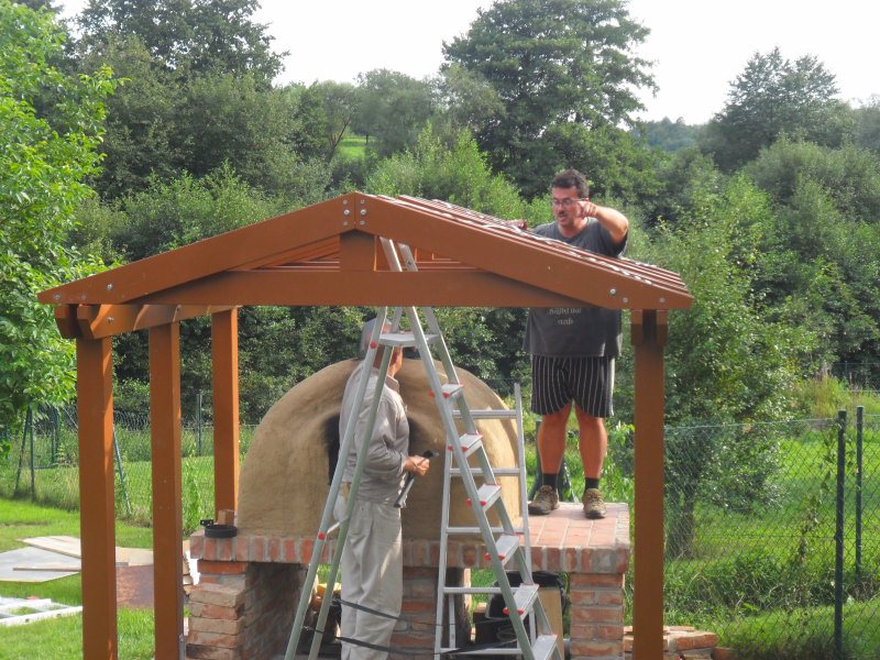 So, jetzt können auch gleich die Ziegeln drauf,<br />dann ists fertig.