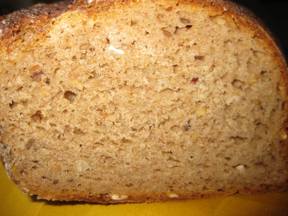 Roggenmischbrot Anschnitt.jpg