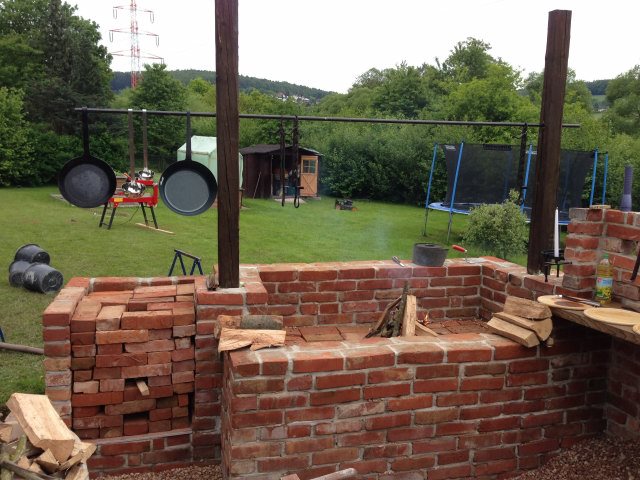 boden drinne, rocket stove gesetzt -tadellos!