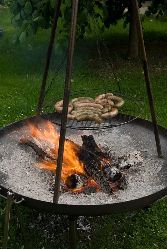 mit selbstgemachten Bratwürsten