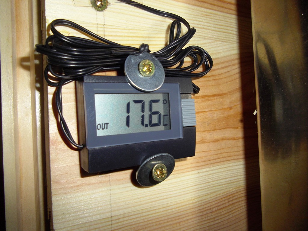 Der Fühler hängt mittig von Dachschräge<br />ca. 30cm