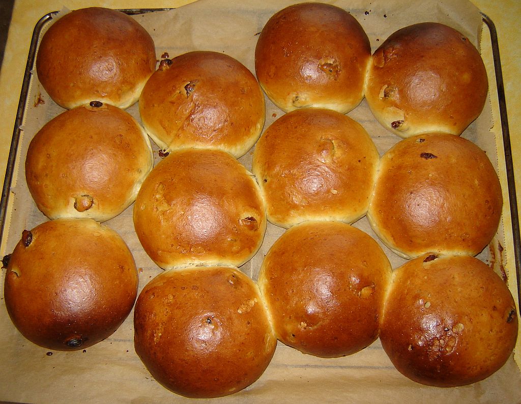 Rosinenbrötchen04.jpg