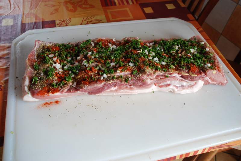 mit Zwiebeln, Knoblauch, Petersilie, Paprika edelsüß, Rosenpaprika