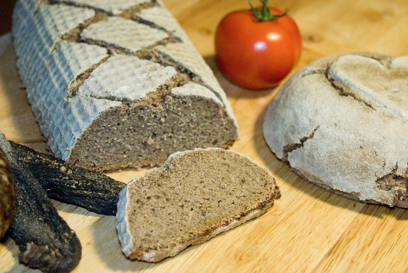160713meine-ersten-Roggensauerteigbrote-Anschnitt033.jpg