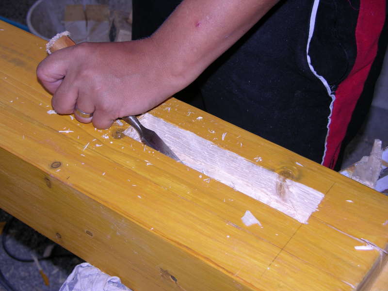 Besonders mühsam ist das Ausstemmen der Zapfenverbindungen aber es macht auch Spass wenn Teil für Teil fertig wird.