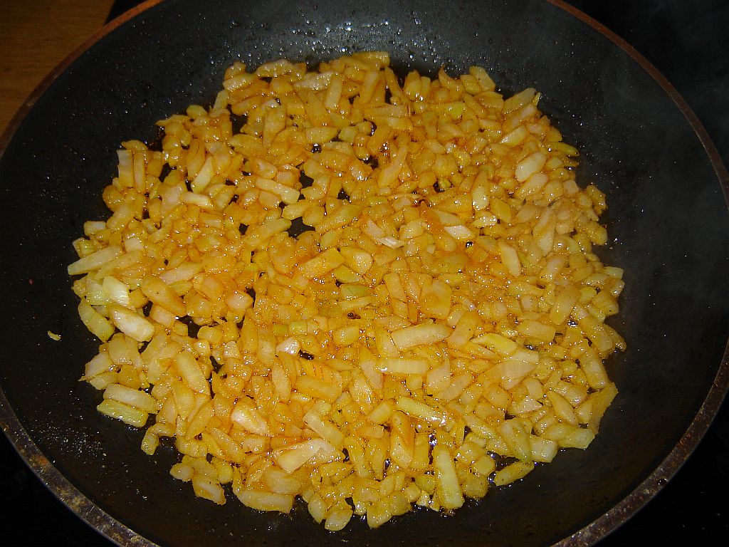 ... in Chiliöl andünsten, ...