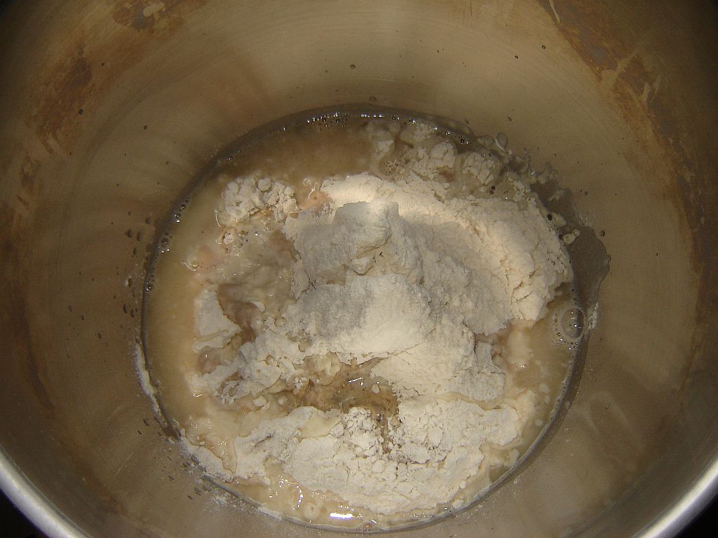 Zutaten abwiegen und in die Rührschüssel geben ...