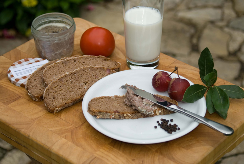 120913gedeckter-Frühstückstisch-am-nächsten-Morgen021.jpg