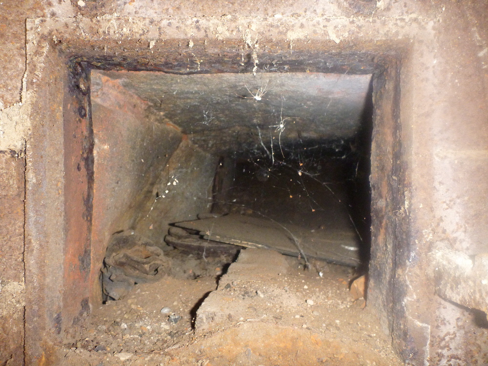 Blick in den li Heizraum,wahrscheilich gemauert