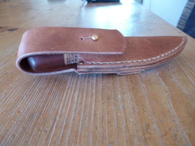 Die Lederscheide geschlossen