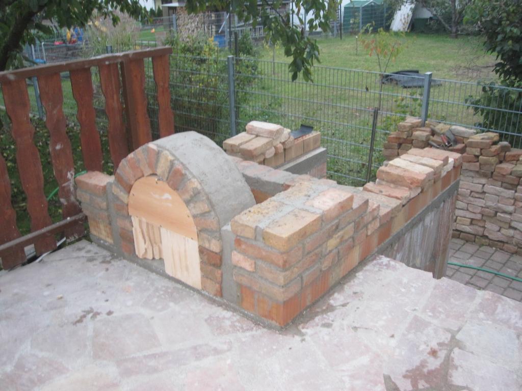 SBO Unterbau Seitenansicht Ziegelsteine 4 angefangene Reihen.jpg