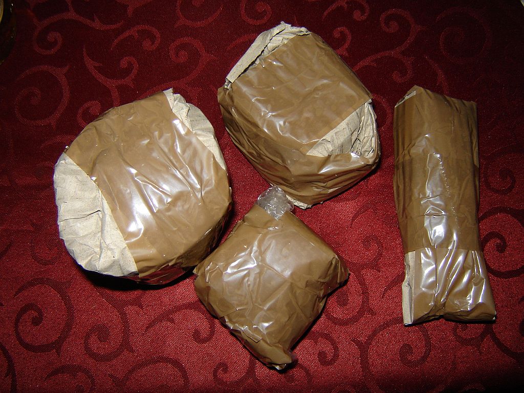 Unpacking Deifis Packerl 03.jpg