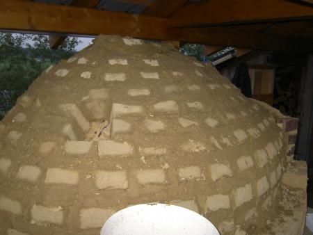 Die Kuppel von hinten mit der Rauchöffnung.