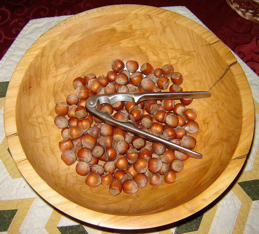 Gedrechselte Nussschale03.jpg