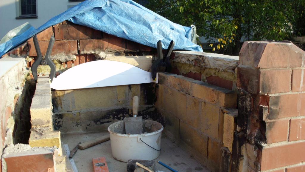 Schablone zum Schneiden der Steine