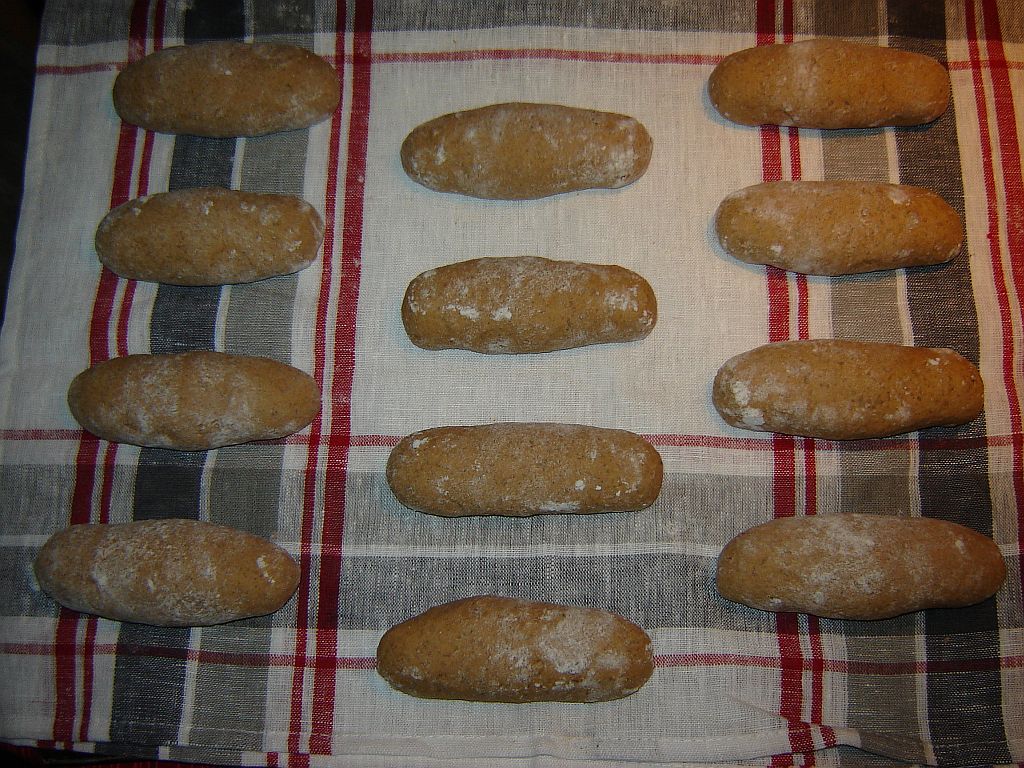 Versuchsbacken_Roggenvollkornbrötchen06.jpg