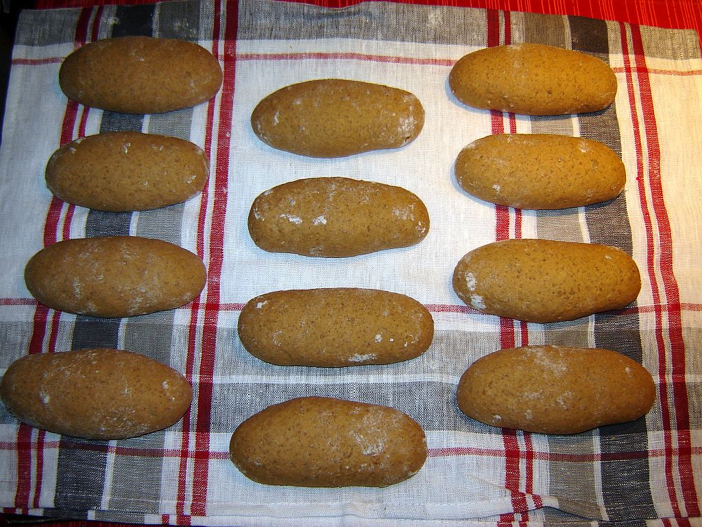 Versuchsbacken_Roggenvollkornbrötchen08.jpg