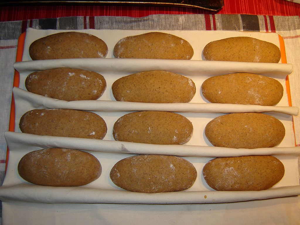 Versuchsbacken_Roggenvollkornbrötchen10.jpg