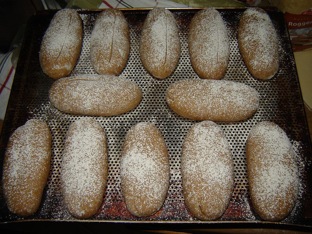Versuchsbacken_Roggenvollkornbrötchen13.jpg