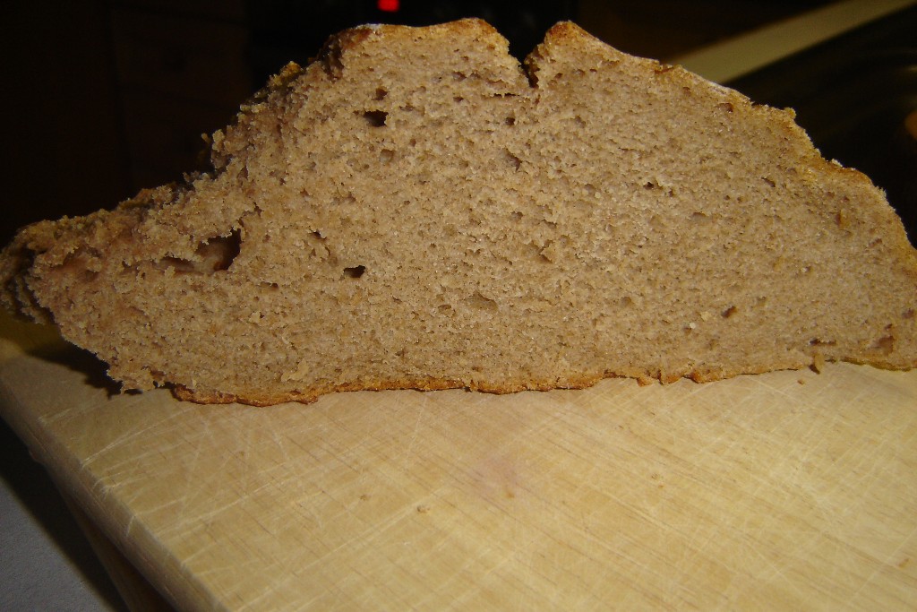 Roggenmischbrot mit Vollkorn und Weizensauerteig.
