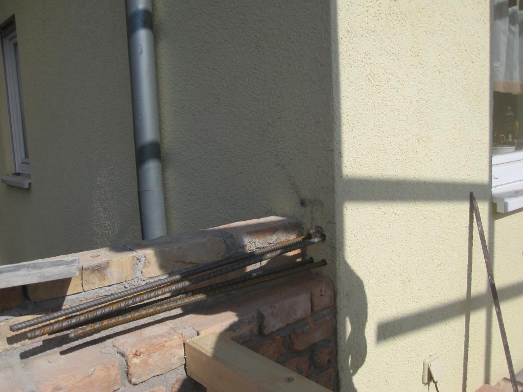 Aussenküche Arbeitsplatte Eisen Anschluss Haus.jpg