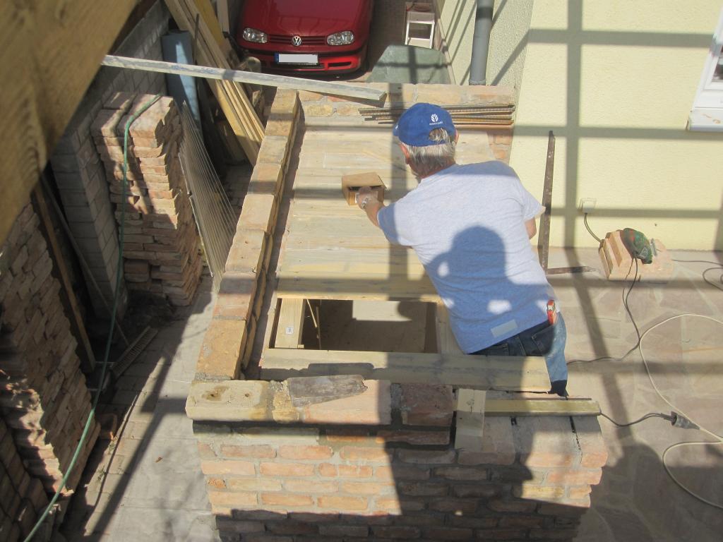 Aussenküche Schalung Arbeitsplatte.jpg