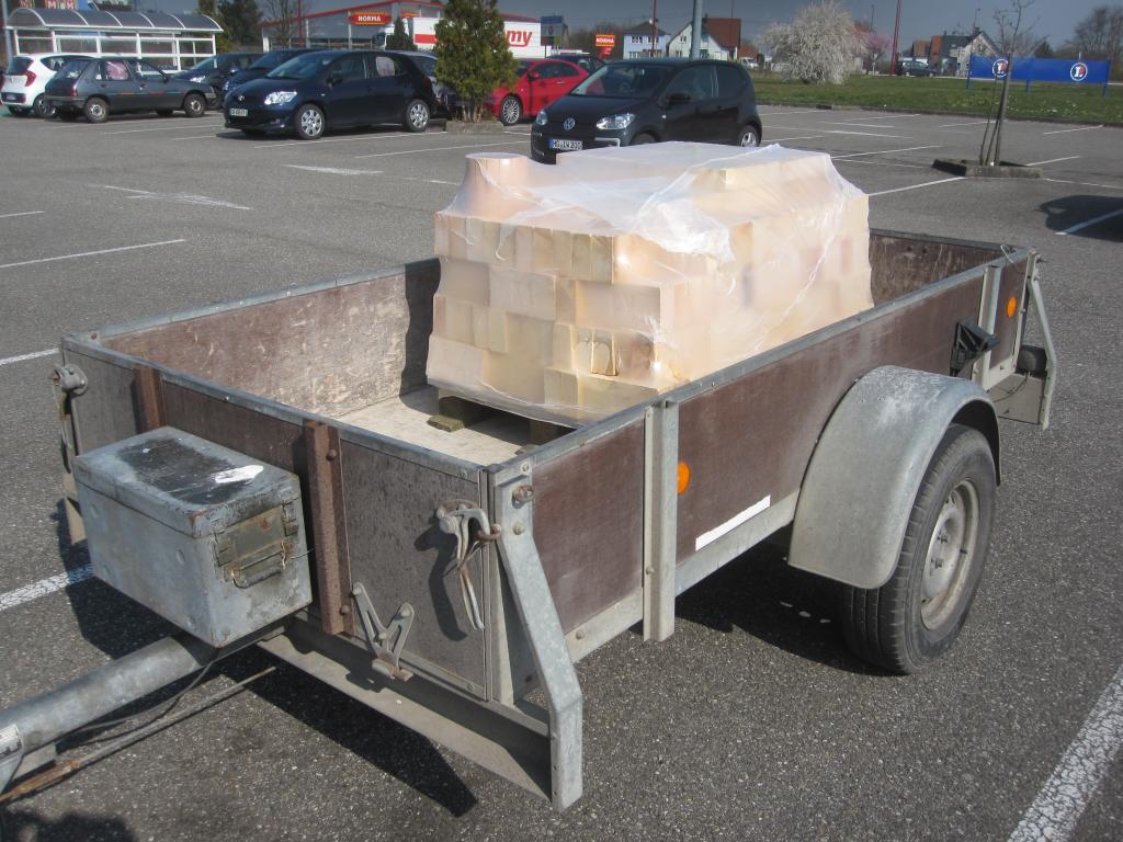 SBO kompakt Schamottesteine auf Anhänger.jpg