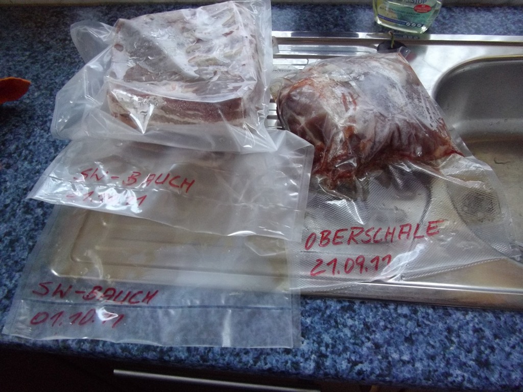 2 Stücke vom Schweinebauch und<br />1 Schweine- Oberschale