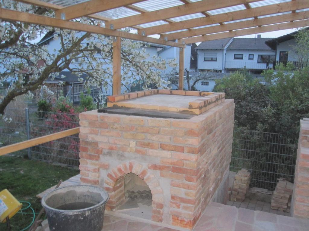 SBO Backraum erste Reihe gemauert.jpg