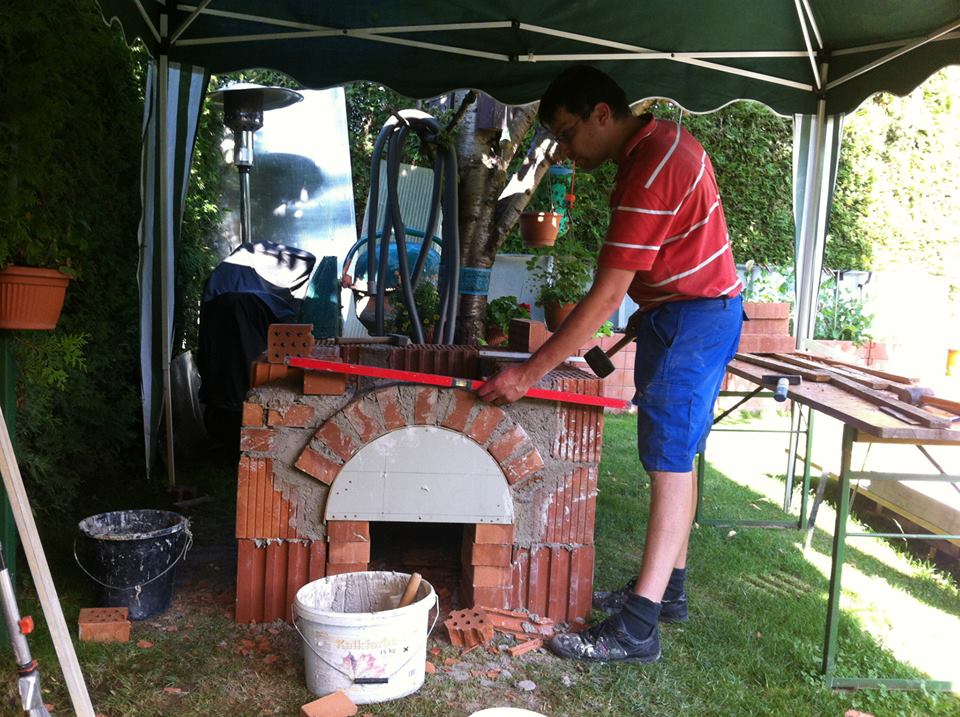 unterbau wird gerade fertig gemauert