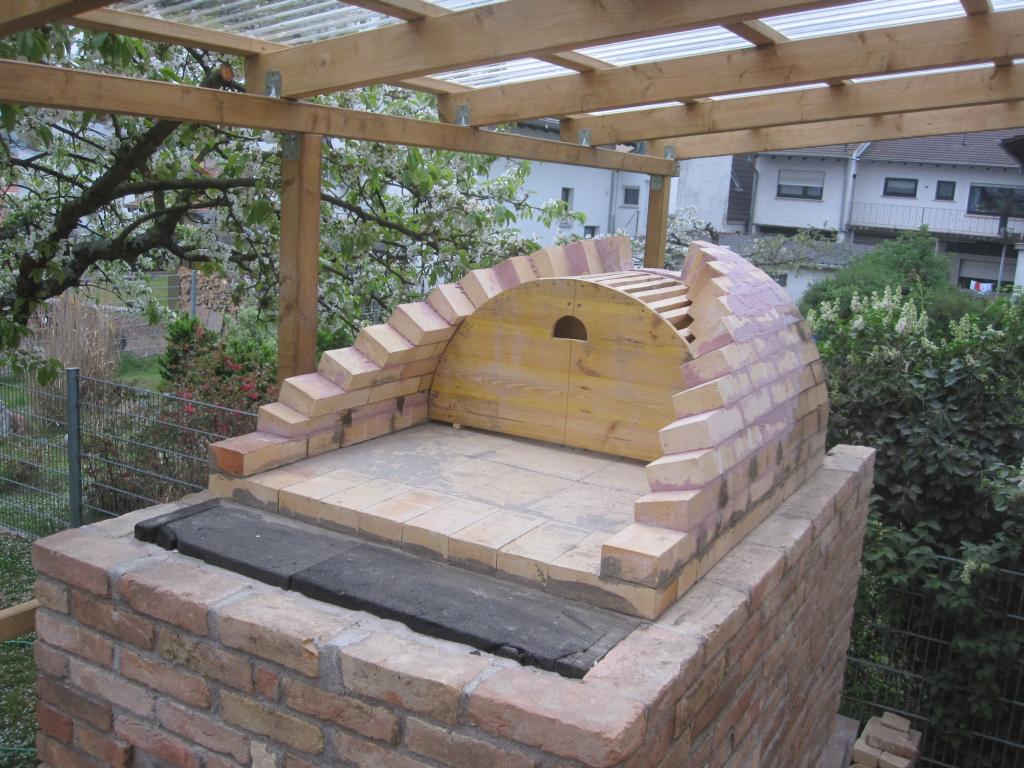 SBO Gewölbe Brennraum Seitenansicht halb fertig.jpg