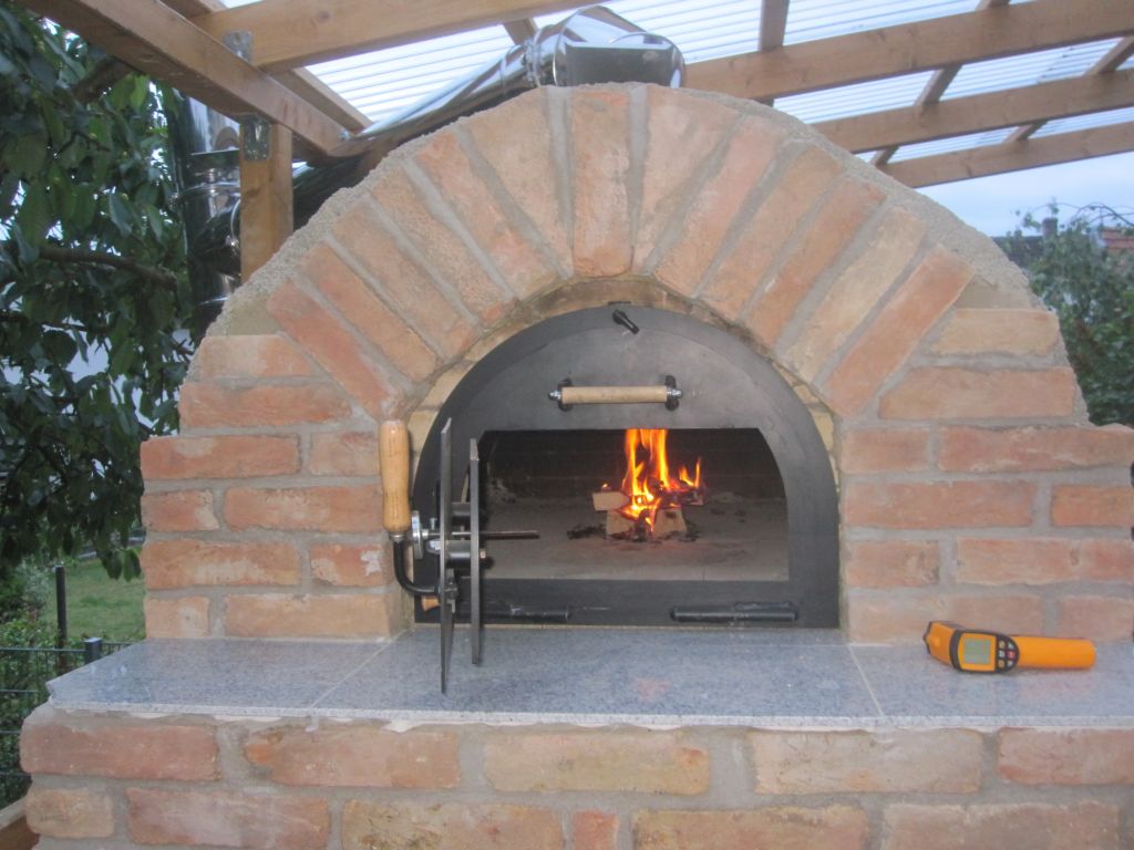 s´brennt und der Kamin zieht super.jpg