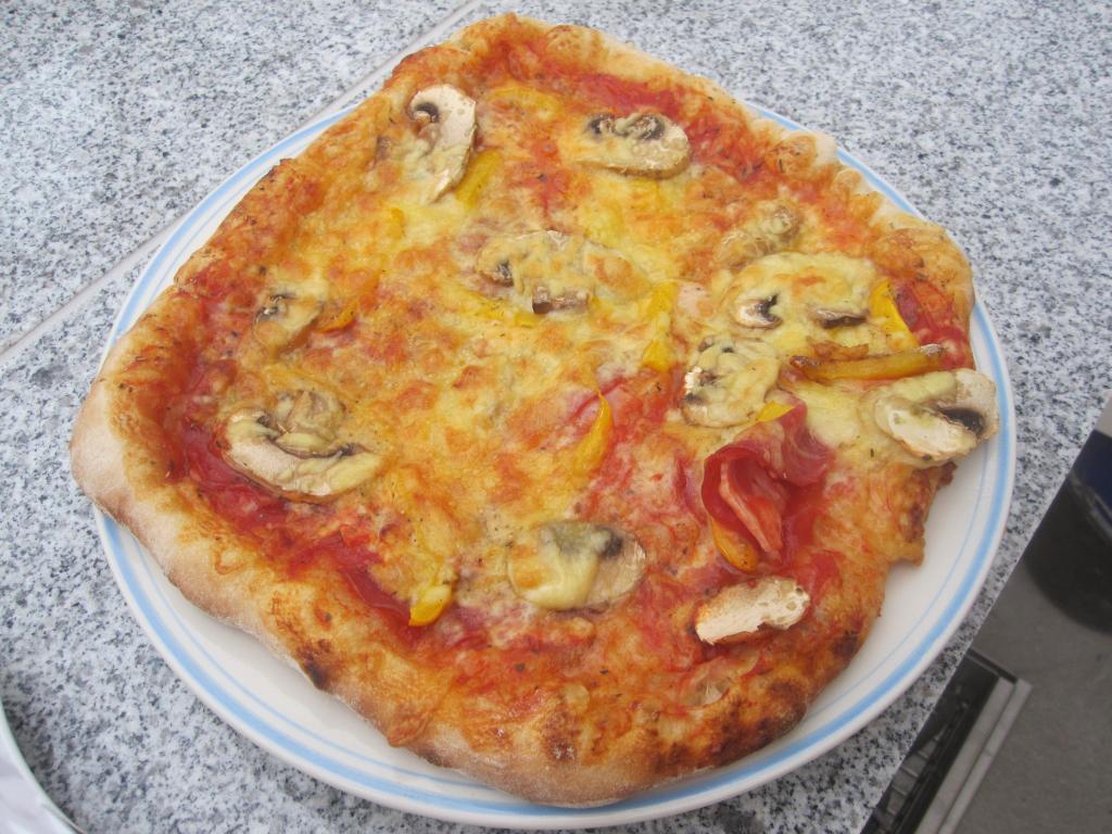 Pizza fertig.jpg