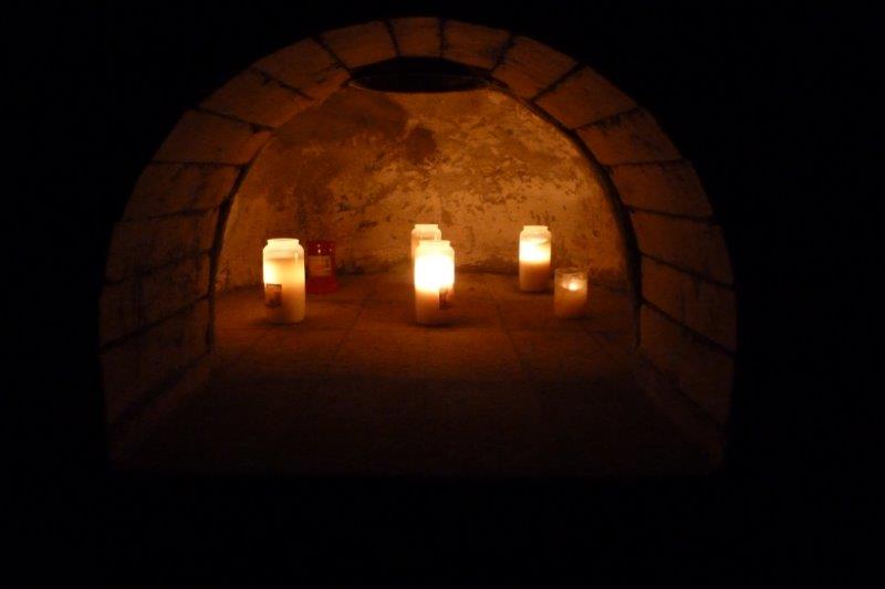 Abends mit einer Falsche Wein auf der Terrasse und Kerzenlich.....