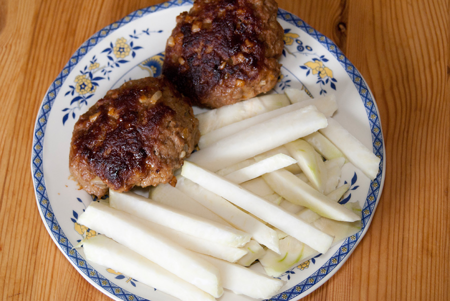 120614Metzgerfrikadellen-mit-Steinzeitpommes001.jpg