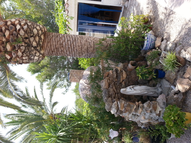 Im Hintergrund Sommerküche