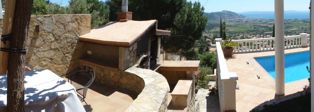 Den Sockel (Sitzplatz/Abstellplatz) vorm Backofen verfliest und die neue Arbeitsfläche verfliest