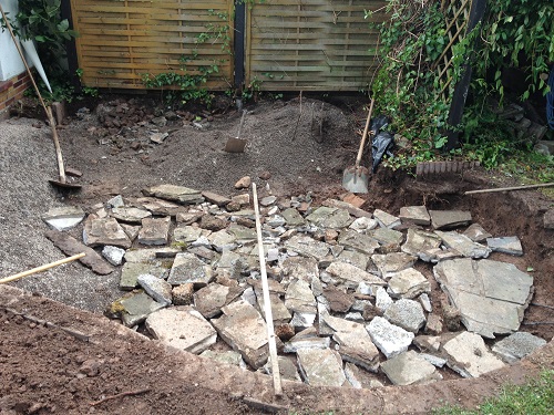 Der Abbruch des alten Grillplatzes wurde sinnvoll verarbeitet...