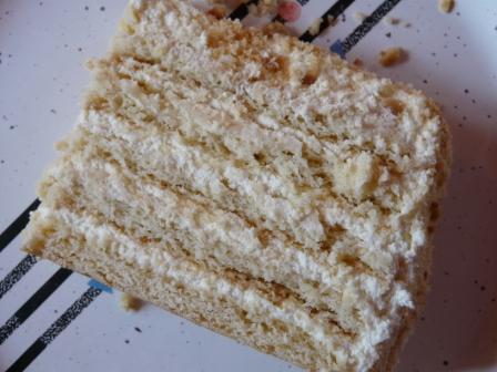 Honigtorte Anschnitt.JPG