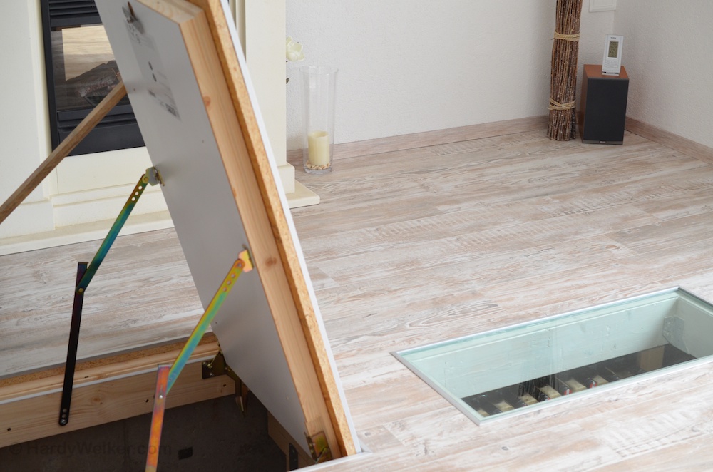 Zugang zum Schwimmbad bzw. Weinkeller