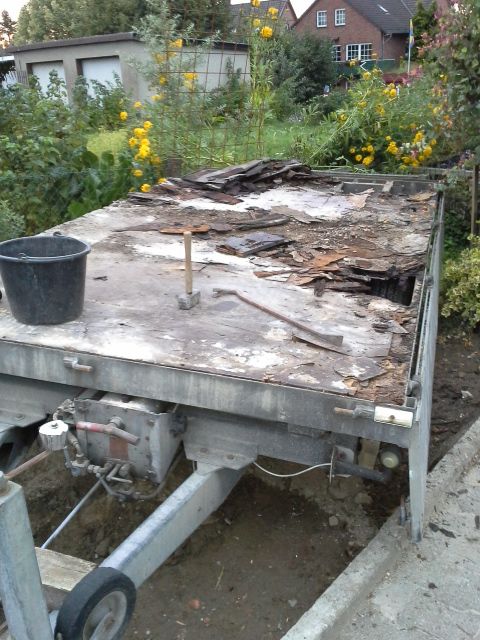 Das sieht ja aus . Schlechte Werbung für einen Holzbauer .........