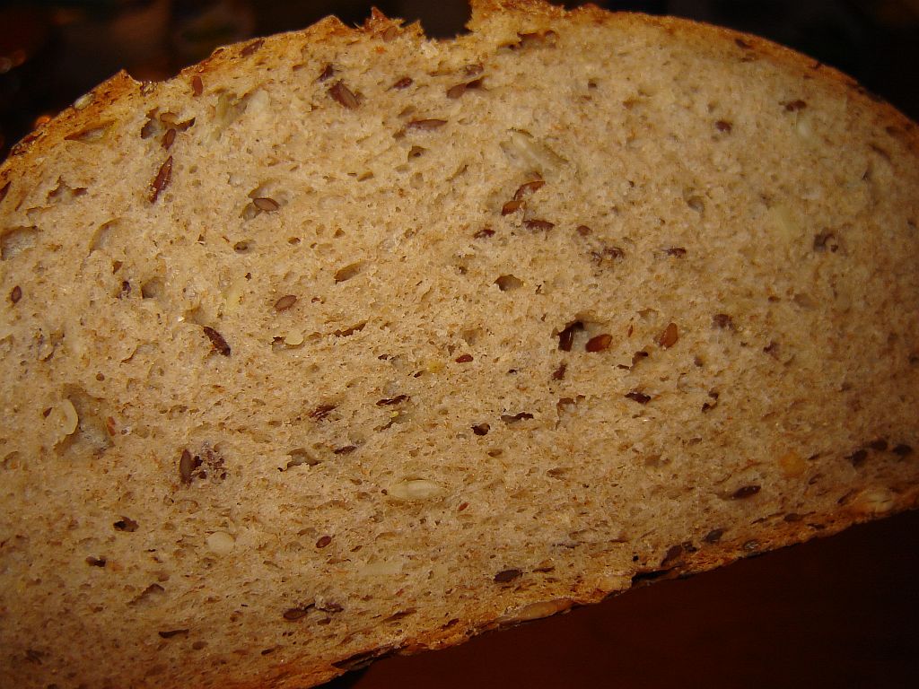 Weizenmischbrot mit Hefe und Quellstück 04.jpg